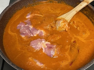 【バターチキンカレー】⑩投入し火が通るまで煮込む.jpeg