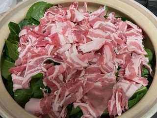 【無水小松鍋】②肉を乗せ.jpeg