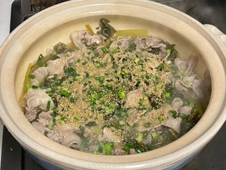 【無水小松鍋】⑥小ねぎ、胡麻かけたら完成.jpeg